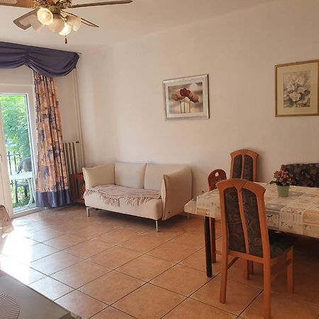 Grosses Ferienhaus Plattensee Balaton - Nyaralo Haz 6 Szobaval, 5 Fuerdoszobaval, 3000 Nm Apartment Szolad Екстериор снимка