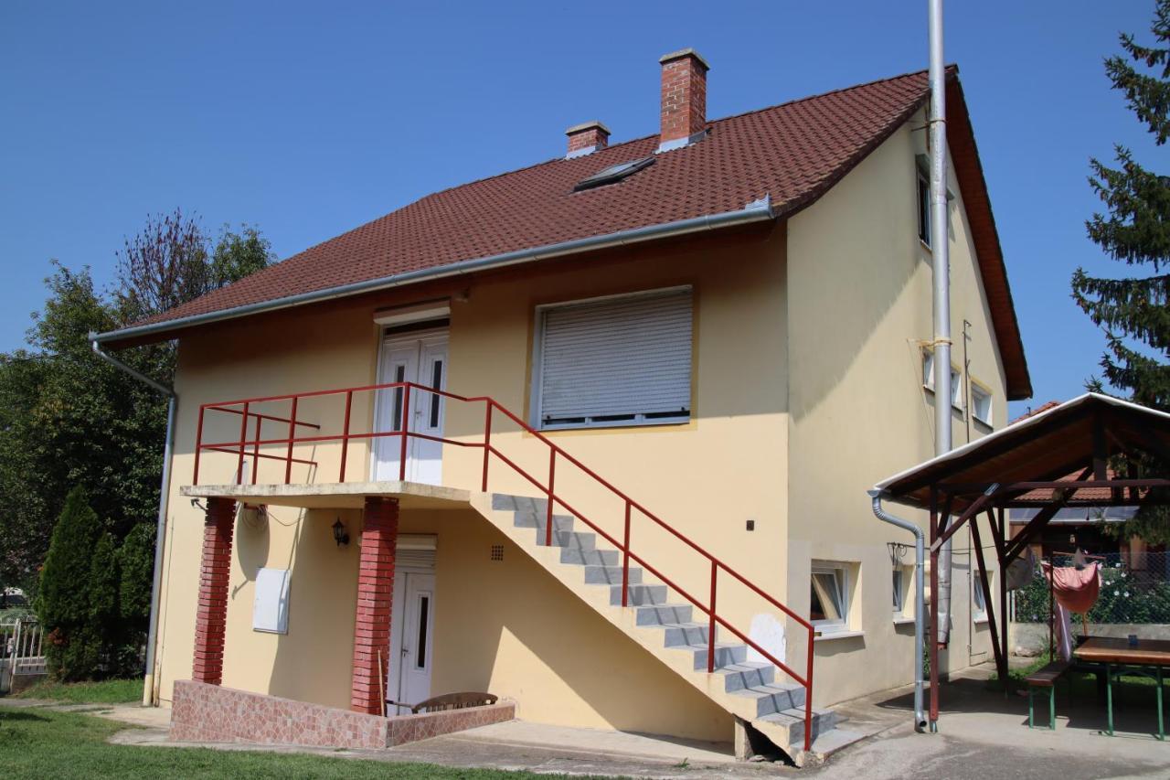 Grosses Ferienhaus Plattensee Balaton - Nyaralo Haz 6 Szobaval, 5 Fuerdoszobaval, 3000 Nm Apartment Szolad Екстериор снимка