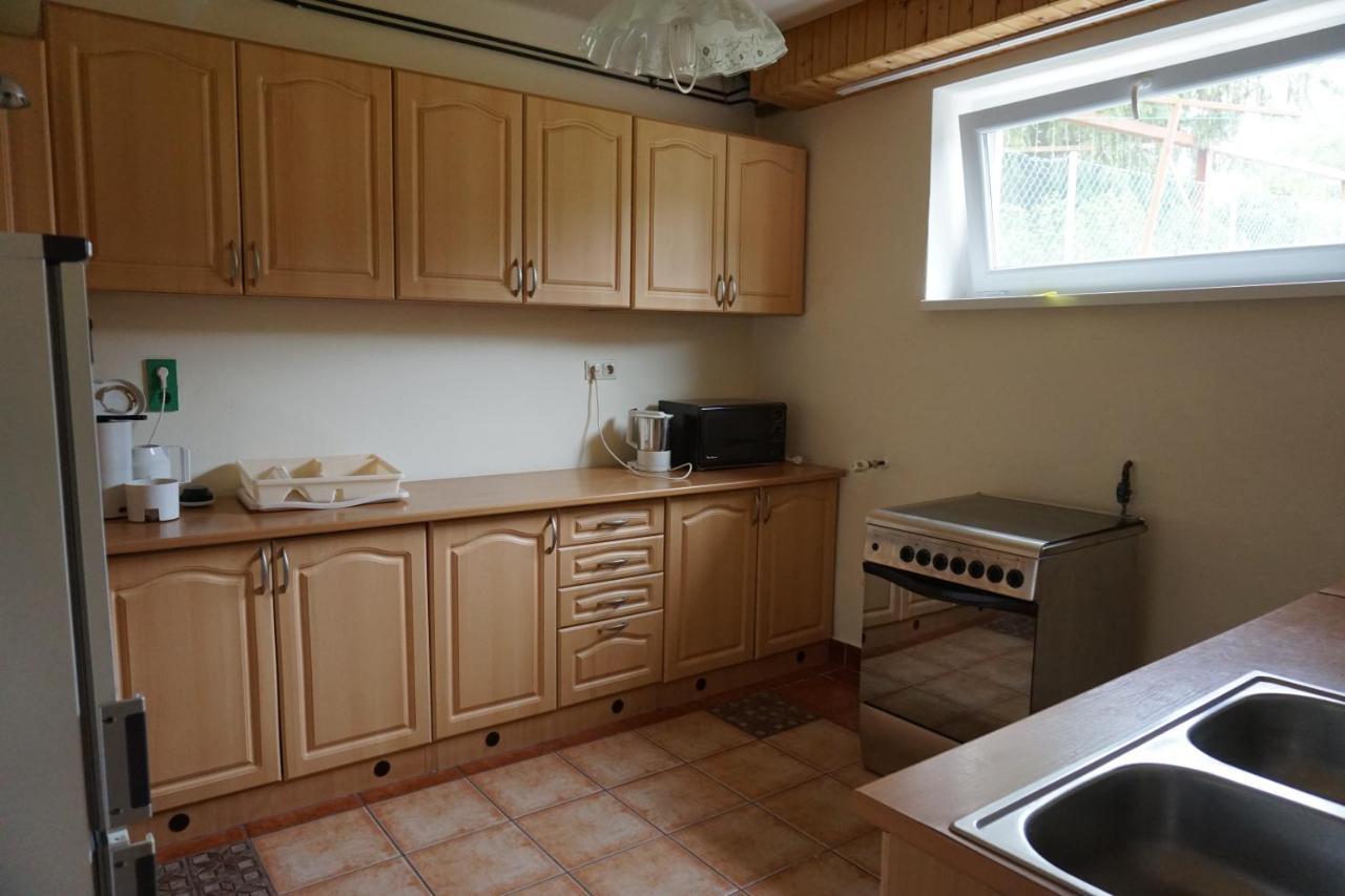 Grosses Ferienhaus Plattensee Balaton - Nyaralo Haz 6 Szobaval, 5 Fuerdoszobaval, 3000 Nm Apartment Szolad Екстериор снимка