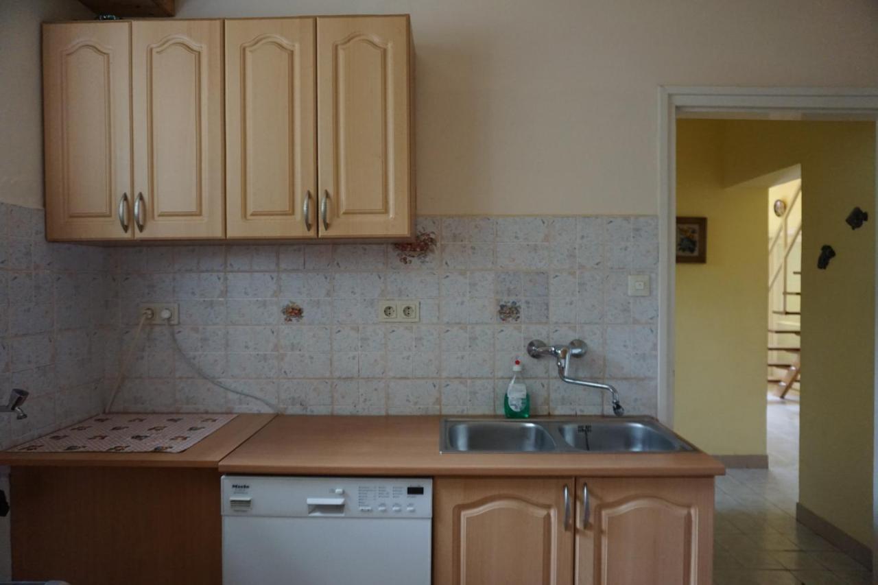 Grosses Ferienhaus Plattensee Balaton - Nyaralo Haz 6 Szobaval, 5 Fuerdoszobaval, 3000 Nm Apartment Szolad Екстериор снимка