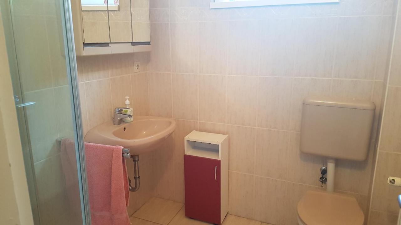 Grosses Ferienhaus Plattensee Balaton - Nyaralo Haz 6 Szobaval, 5 Fuerdoszobaval, 3000 Nm Apartment Szolad Екстериор снимка