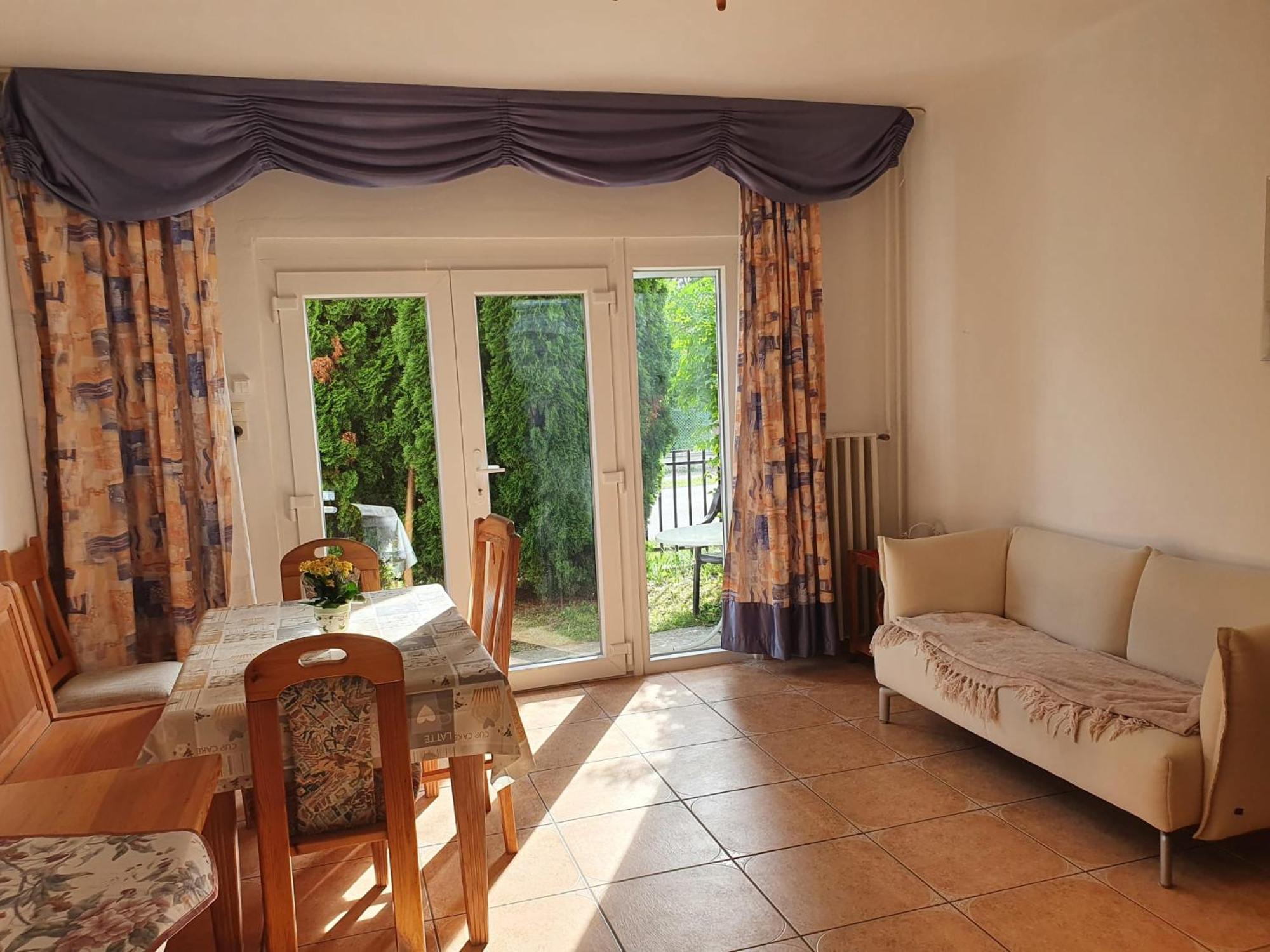 Grosses Ferienhaus Plattensee Balaton - Nyaralo Haz 6 Szobaval, 5 Fuerdoszobaval, 3000 Nm Apartment Szolad Екстериор снимка