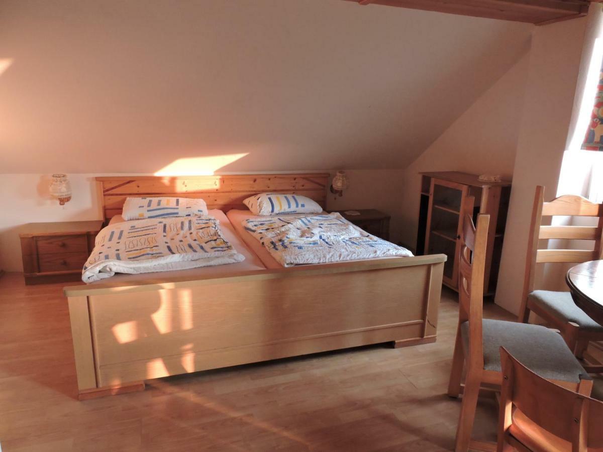 Grosses Ferienhaus Plattensee Balaton - Nyaralo Haz 6 Szobaval, 5 Fuerdoszobaval, 3000 Nm Apartment Szolad Екстериор снимка